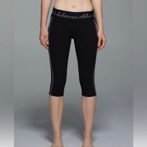 LULULEMON Inner Essence Crop
Black / Slate size 8 MSRP $82